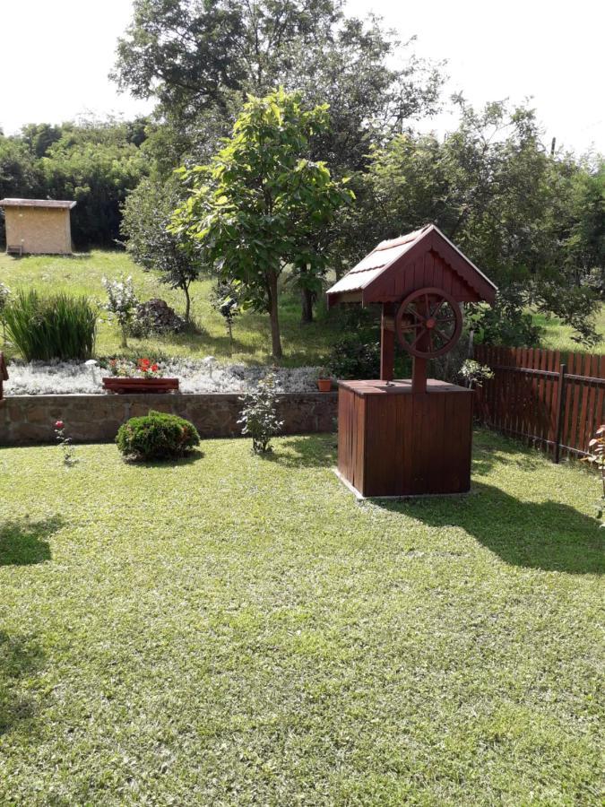 Mátyás Apartman Tard Exterior foto